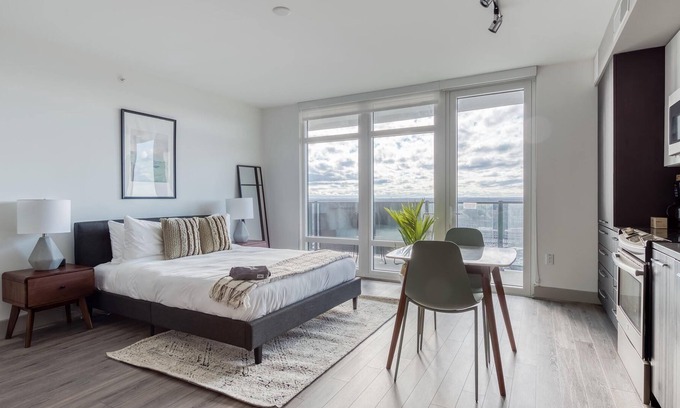 Tysons Apartamento | Furnished Studio in Tysons, Gym + Pool