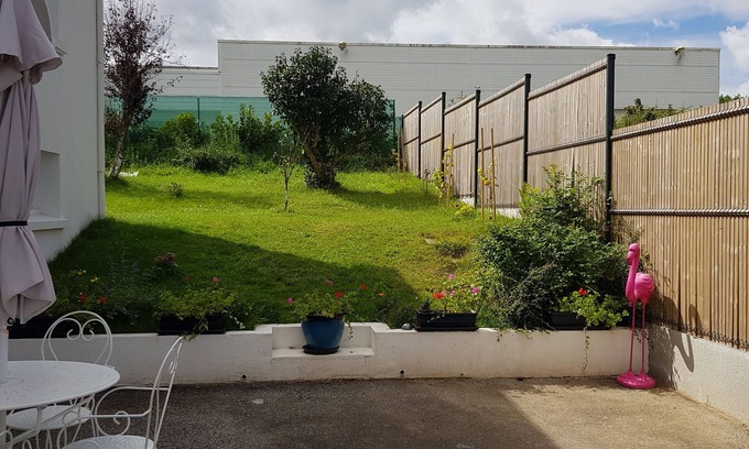 Saint-Evarzec Apartamento | Furnished T3 vacation apartment * in St Evarzec - South Finistère Brittany.