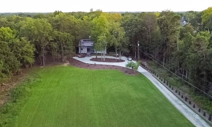 High Point Casa | Furniture MKT PTI airport spacious with acreage