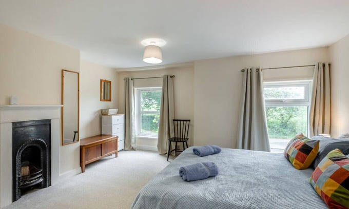 Hopton Casa | Furtherfield - Two Bedroom House, Sleeps 3