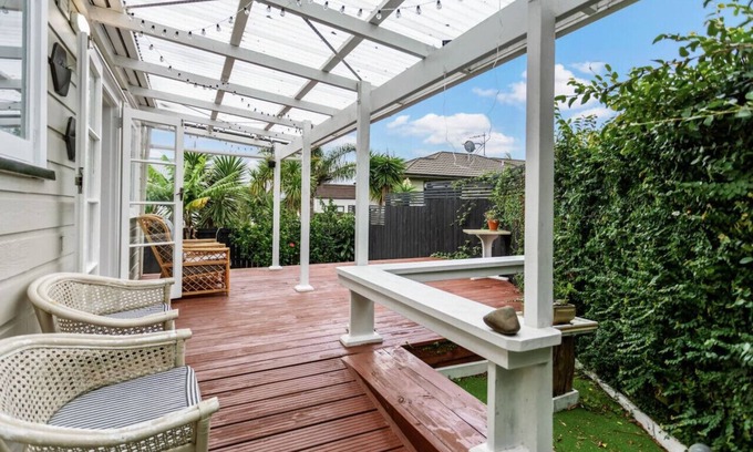 Avondale Casa | Spacious Family Retreat in City | Netflix | WiFi |