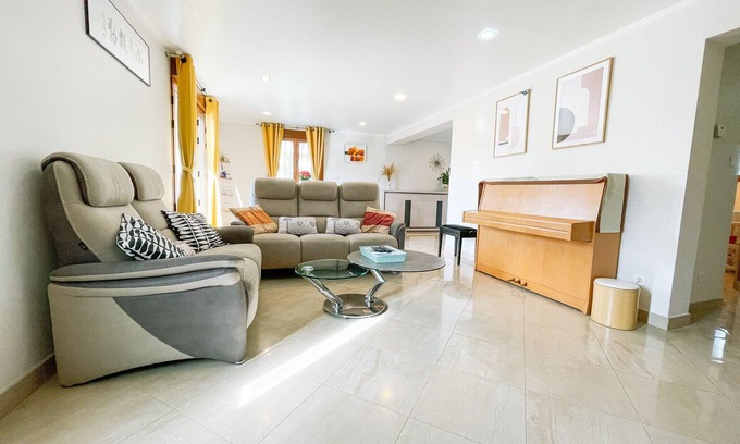 Saint-Ismier Casa | #FW The House of Sunny Gardens 🌞