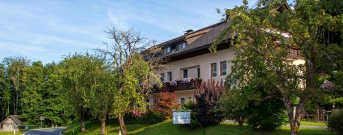 Hermagor-Pressegger See Apartamento | Gästehaus Seewinkel