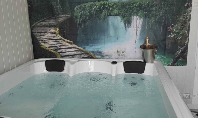 Saint-Michel-l'Observatoire Casa | Gîte Maison de Campagne au nid D'ange Avec Jacuzzi