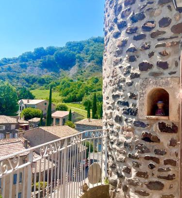 Aubignas Casa | Gîte ღ La tour du Château ღ