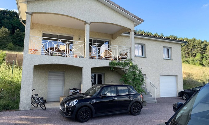 La Roche-Vineuse Casa | Gîte 15 persons
