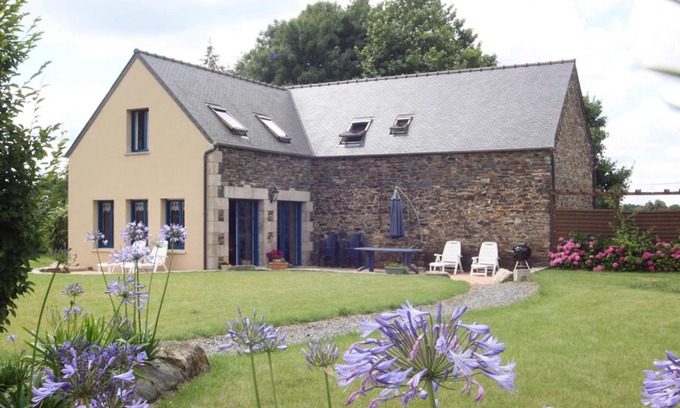 Plestin-les-Greves Casa | Gîte 4 km mer, 1 km centre ville, pour 8 pers