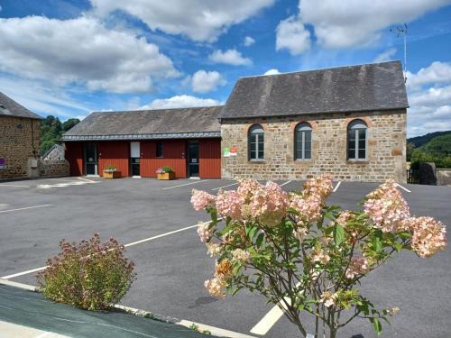 Lonlay-l'Abbaye Apartamento | Gîte adapté aux handicapés, idéal randonneurs et familles - FR-1-497-234