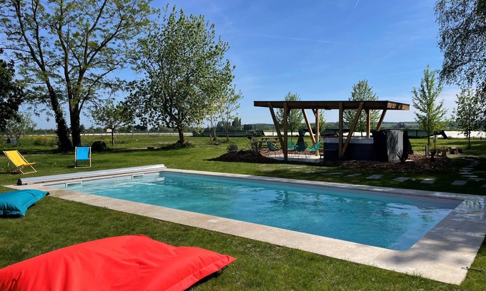 Saint-Mathurin-sur-Loire Casa | Gîte Au gré de la Loire : swimming pool and spa