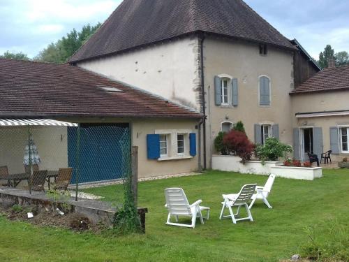 Isches Casa | Gîte Authentique à Isches avec Cheminée, Terrain Clos, Proche Thermes et Activités Culturelles - FR-1-589-116