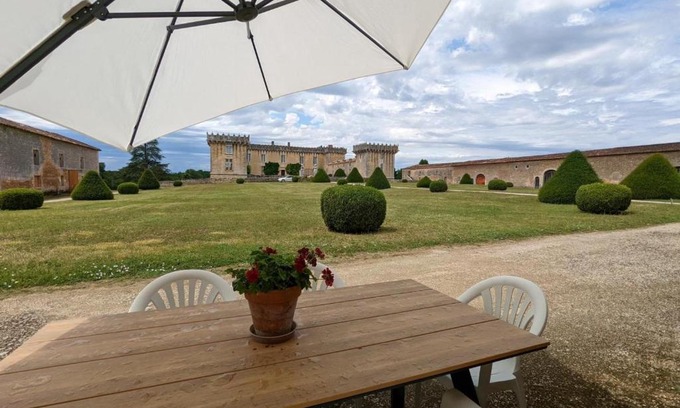 Cherves-Richemont Casa | Gîte avec 3 chambres, jardin privatif, 12 vélos, proche de Cognac - FR-1-653-205