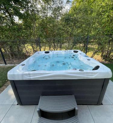 Rhodes Casa | Gîte avec spa La Roselière
