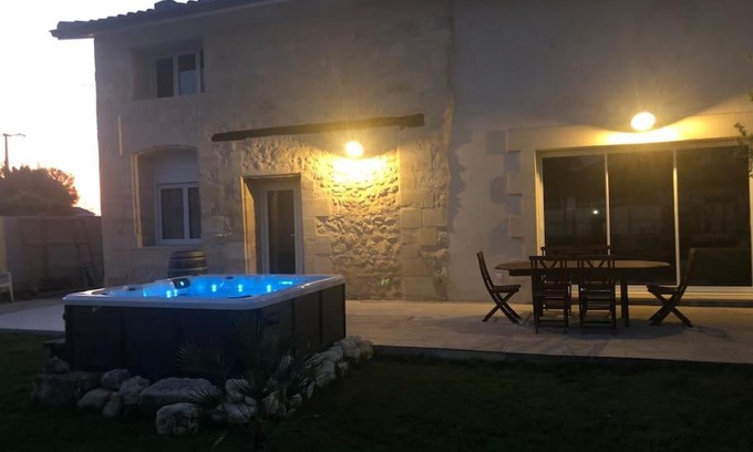 Soussans Casa | Gîte avec spa privatif à 500m de MARGAUX