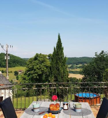 Hautefage-la-Tour Casa | Gîte avec vue