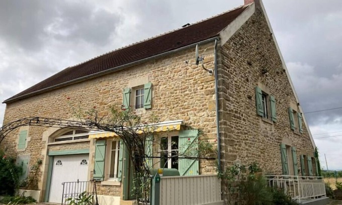 Oisy Casa | Gîte Barbafeuilles Jolie Maison au Calme, Cuisine Équipée et Wifi Performant