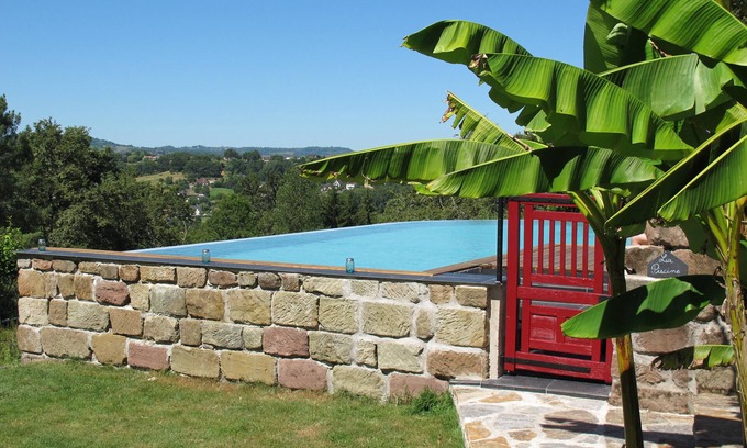 Objat Casa | Gîte "côté pré"- "Les sources" self-catering estate, Objat, Corrèze