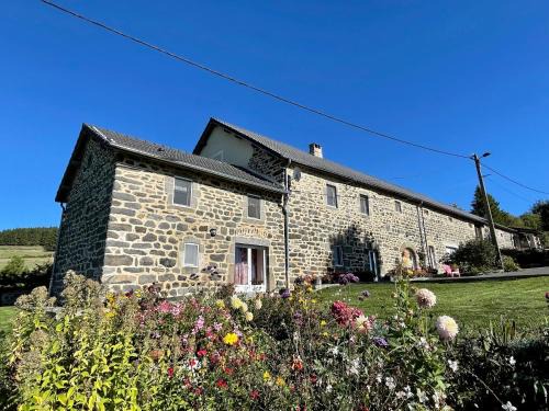 Freycenet-la-Cuche Casa | Gîte chaleureux 5 chambres près de Freycenet-la-Cuche, idéal pour familles et amis, animaux admis - FR-1-582-23
