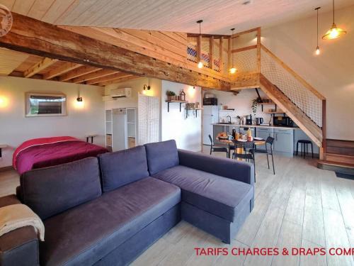 Pouilly-les-Feurs Casa | Gîte cosy avec terrasse privée dans la campagne des Monts du Lyonnais, animaux acceptés - FR-1-496-345