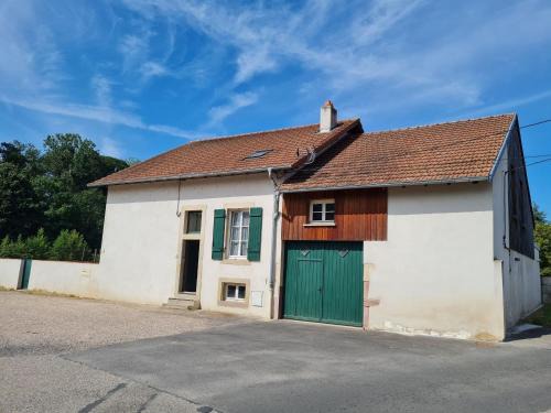 Luneville Casa | Gîte cosy face au parc des Bosquets, avec parking, terrasse et à deux pas du château de Lunéville - FR-1-584-293