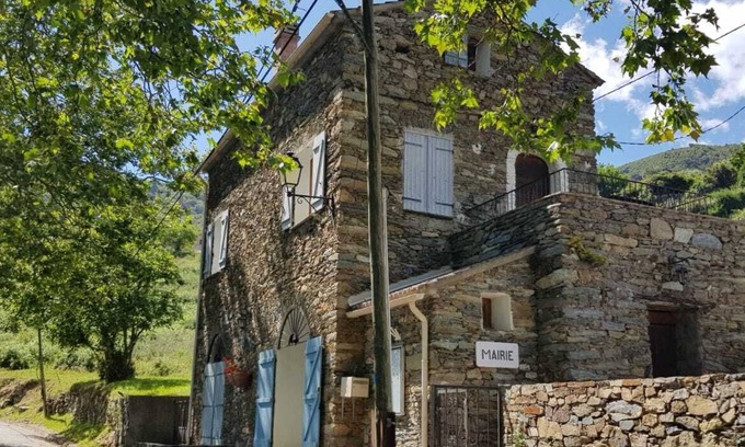 Matra Apartamento | Gîte de 4 Personnes Dans une Maison en Pierre de Pays