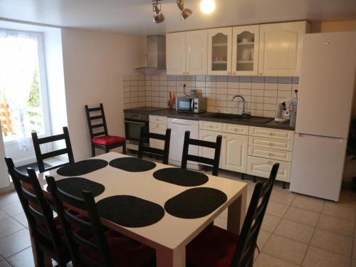 Fleville-Lixieres Casa | Gîte de Charme avec Sauna, Salle de Jeux et Connexion Fibre en Lorraine - FR-1-584-166