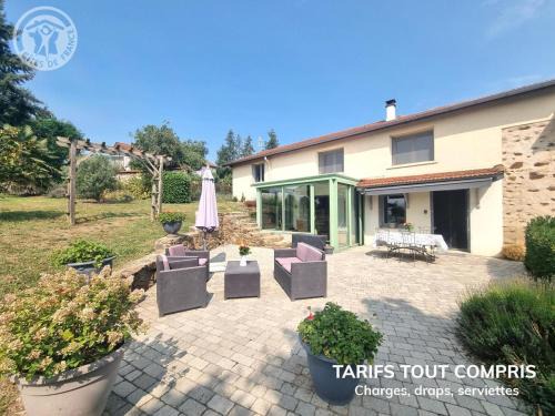 Saint-Galmier Casa | Gîte de charme avec terrasse, jardin et jeux - tout inclus, lits faits, linge fourni à Saint-Galmier - FR-1-496-300