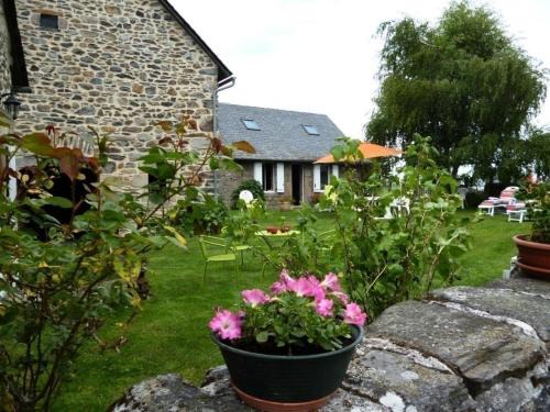 Sarroux-Saint-Julien Apartamento | Gîte de France à Sarroux - St Julien 3 épis - Gîte de France 8 personnes MAE-0134