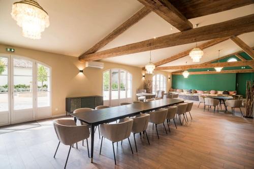 Montagnac Casa | Gîte de Groupe campagne 15 personnes avec piscine