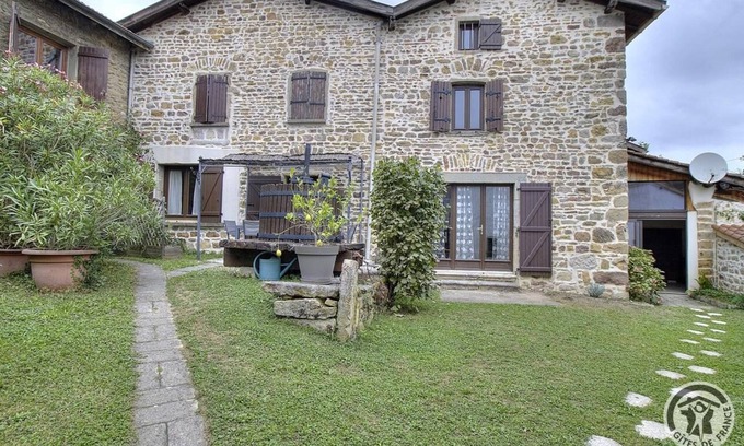 Dommartin Casa | Gîte de la Bergeonnière