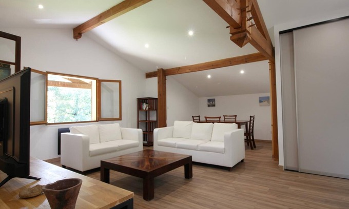 Salles Casa | Gîte de la Fleur - Salles