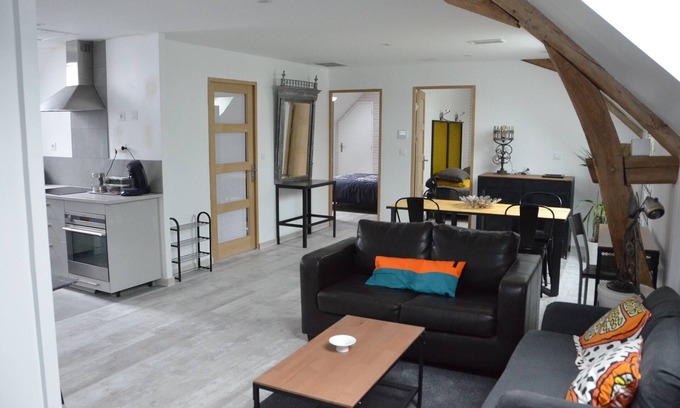 Josnes Apartamento | Gîte de Style Industriel 75m² Pour Couchage de 4 Personnes Linge Fourni