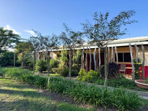 Dumbea Cama Y Desayuno | Gîte Domaine de la Ferme d'Erambere lot 67 route de la Nondoue