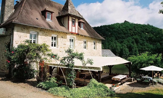 Monceaux-sur-Dordogne Casa | Vrbo Property