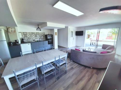 Chambretaud Casa | Gîte du marié à 7mn du puy du F0U