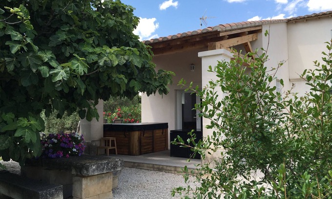 Arles Cabaña | Gîte du Petit Mandon-Arles-Crau-Camargue: una casa para 5 personas con spa