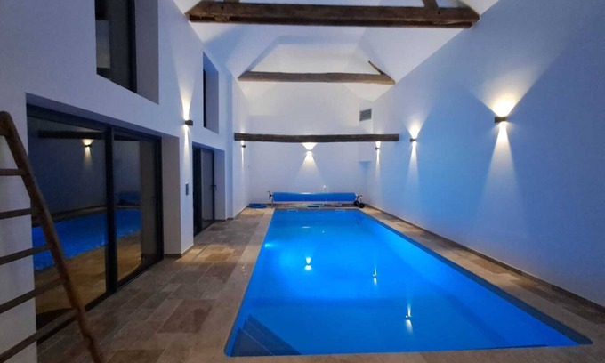 Rouez Casa | Gîte du Plantagenêt with private indoor heated pool