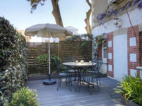 Tharon-Plage Casa | Gîte en Bord de Mer à Saint-Michel-Chef-Chef - Terrasse, Parking, Équipements Familiaux - FR-1-306-819