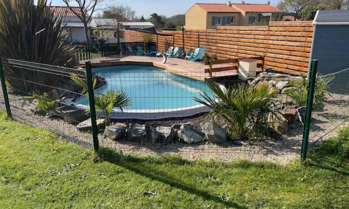 Saint-Hilaire-le-Vouhis Casa | Gîte Familial Avec Piscine & Prestations
