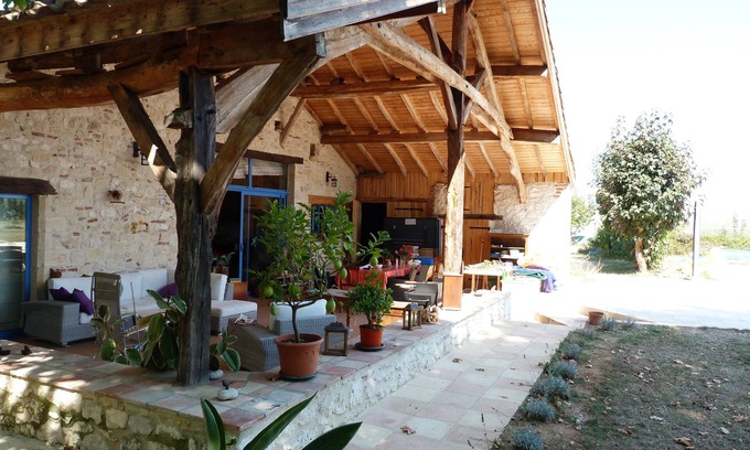 Saint-Vite Villa | Gîte Familial " la Valentine du Sud" Animaux de Compagnie Acceptés