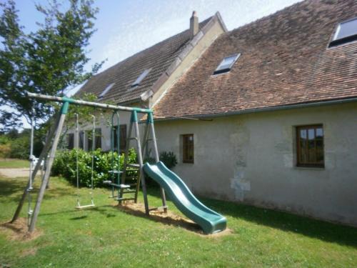 Arthon Casa | Gîte familial près de Châteauroux avec jardin, aire de jeux et location de salle, idéal pour 8 pers. - FR-1-591-12