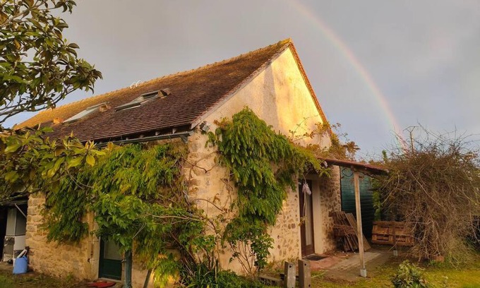 Yvre-l'Eveque Casa | Gîte indépendant avec grand parking extérieur