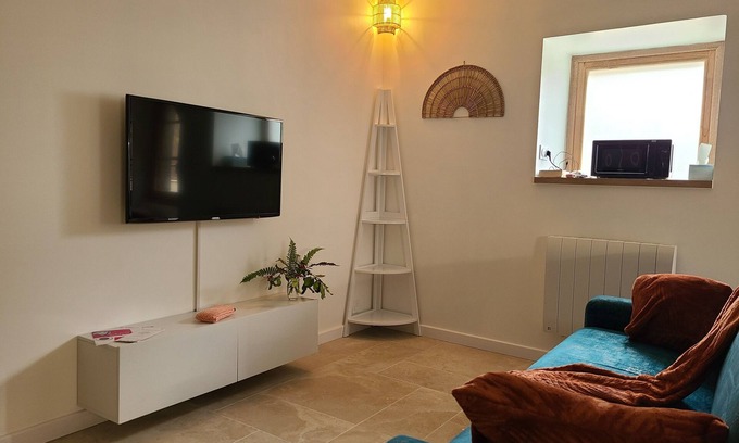 Chateau-Verdun Apartamento | Gîte la Rivière, Aston valley, resort shuttle, close to shops