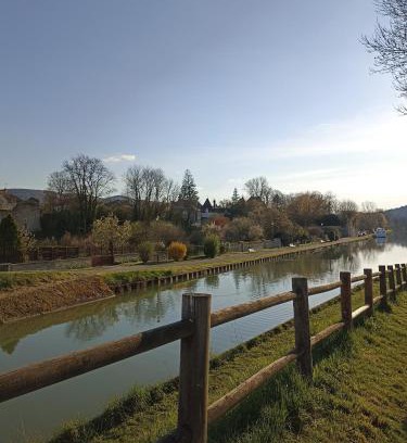 Fleurey-sur-Ouche Casa | Gîte Le 16, Sous Les Trémières