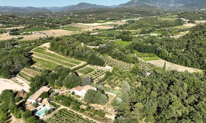 Crestet Otro | Gîte "Le Rosier" LE MAS DES Charrettes