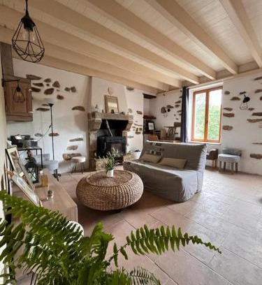 Treize-Vents Casa | Gîte les Pieds dans l'eau 10 min du Puy du Fo