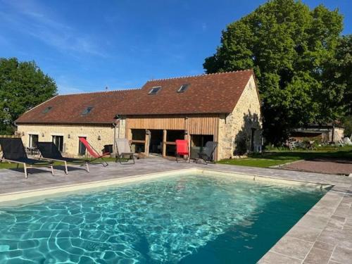 Coulaines Casa | Gîte luxueux avec piscine, spa, jardin et équipements de loisirs à Sargé-lès-le-Mans - FR-1-410-437