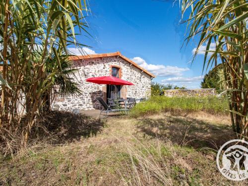 La Renaudiere Casa | Gîte Moderne et Confortable Proche Cholet, Nantes et Puy du Fou, avec Terrasse et Près d'un Étang - FR-1-622-43