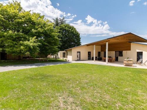 Gy Casa | Gîte moderne et lumineux à Gy avec grand salon, jardin et jeux pour enfants - FR-1-583-457