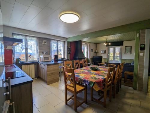 Ban-sur-Meurthe-Clefcy Casa | Gîte spacieux en ancienne ferme rénovée, idéal pour familles et amis – proche randos et sites touristiques - FR-1-589-6