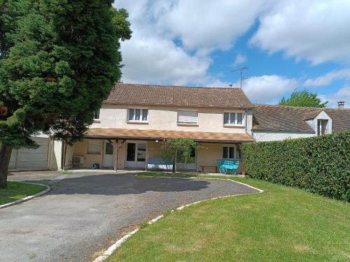 Nargis Casa | Gîte spacieux à 1h de Paris avec jardin et parking, proche Montargis et activités variées - FR-1-590-366